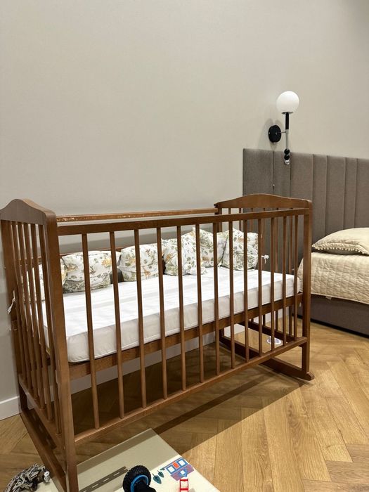 Продам детскую деревянную кроватку