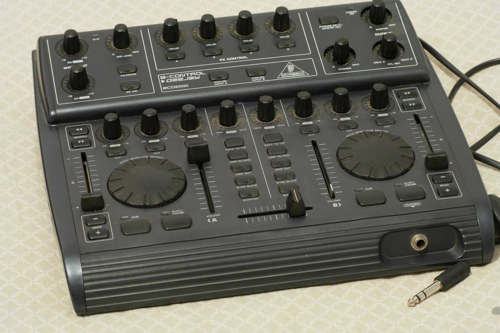 DJ пулт Behringer BCD-2000 B-Control DeeJay