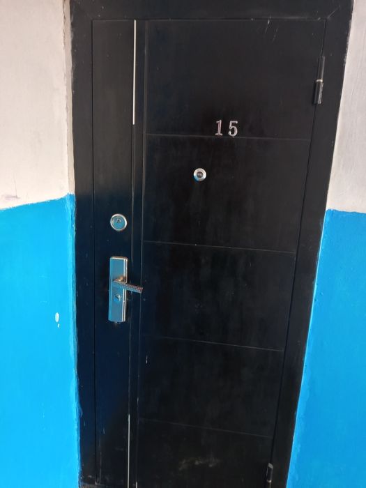 Продаю дверь наружный