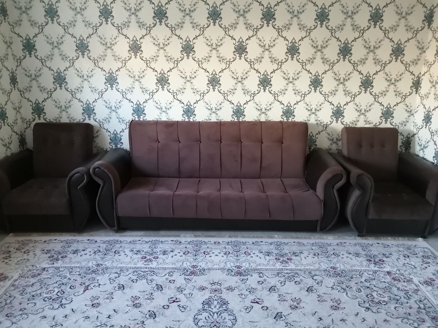 Продаётся диван с 2мя креслами