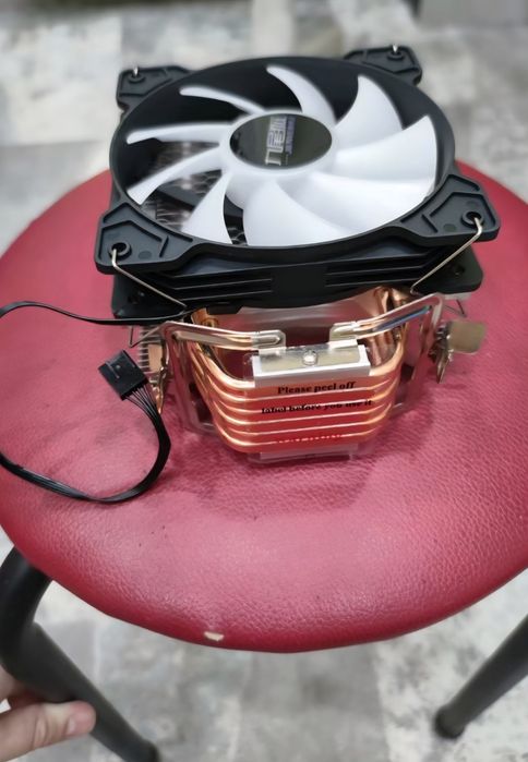 Кулер подходит под все популярные сокеты