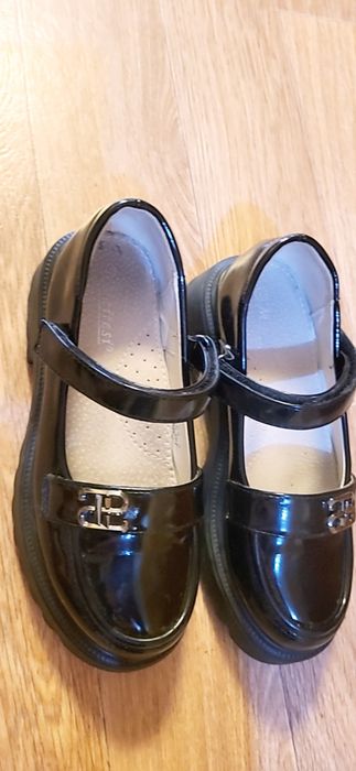 Туфли на девочку ..