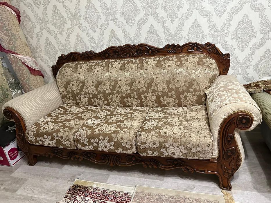 Диван Королевский