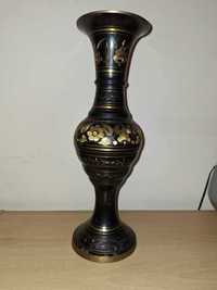 Метална индийска ваза