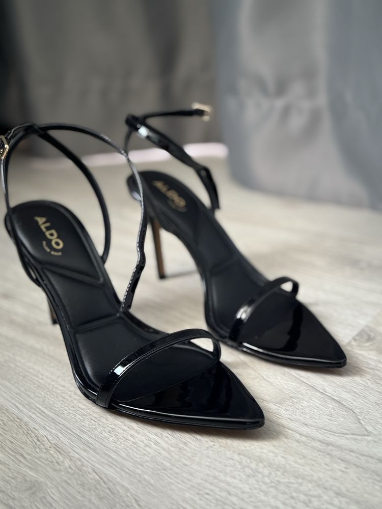 Сандали на висок ток Aldo 39р.