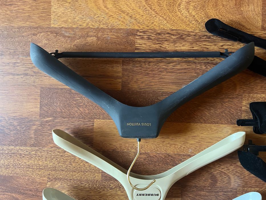 Маркови закачалки Louis Vuitton,
Alexander Mcqueen, Valentino...