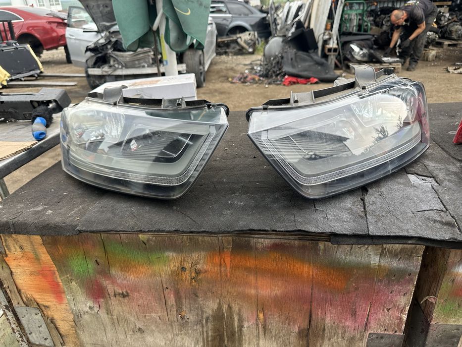 Десен или ляв Фар Audi Q3 8U 2012-2016 добро състояние 8U0941004