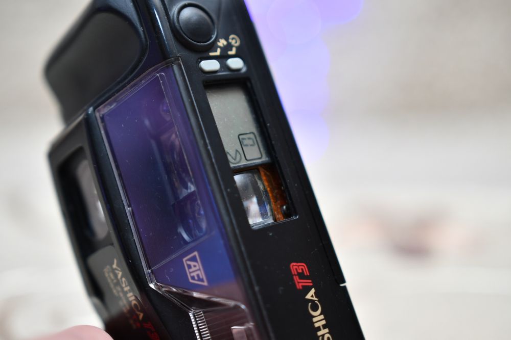 Лентов фотоапарат Yashica T3
