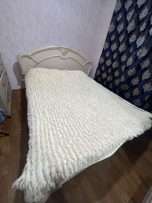 Кровать двухспальная с матрацем
