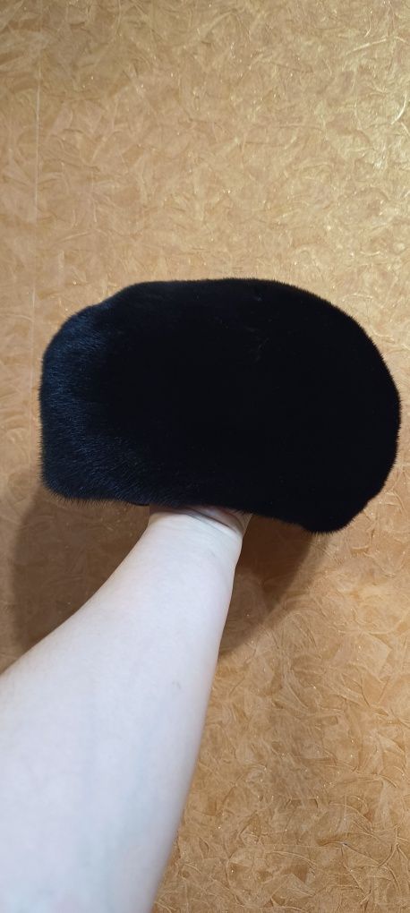 Продам зимнию женскую шапку