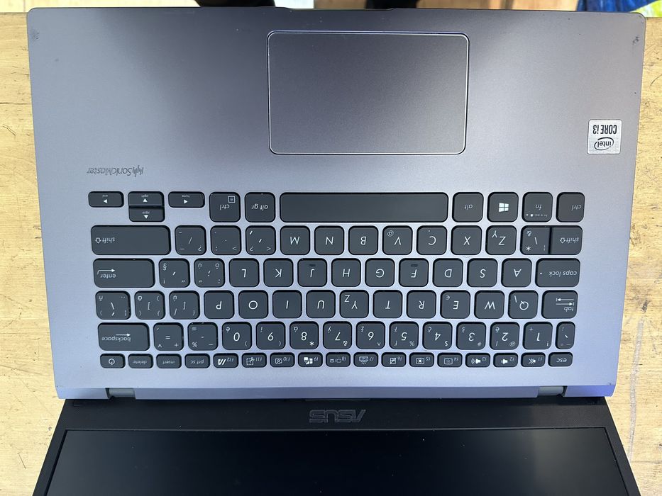 Laptop asus i3 gen a 10 a defect