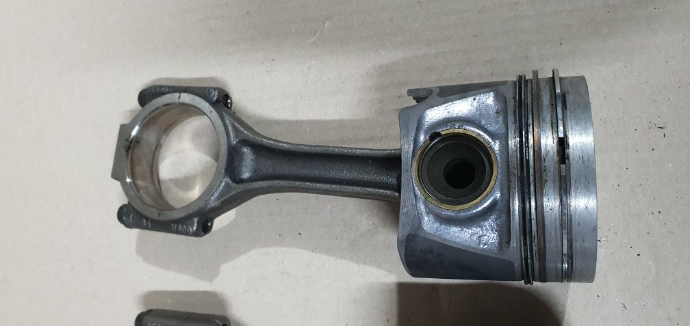 Pistoane piston cu biela 2.0 tdi 140 cp BKD BKP BLB BRE