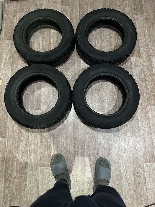 Продам комплект зимней резины на 14r