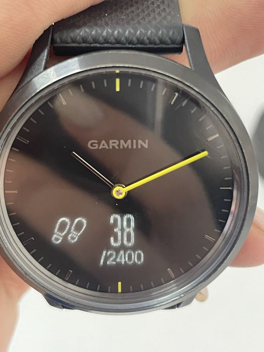 гибридные смарт-часы Garmin Vivomove HR.