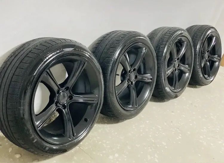 Комплект (4шт) колес перед 245/40/R19 и зад 275/35/R19 (лето)