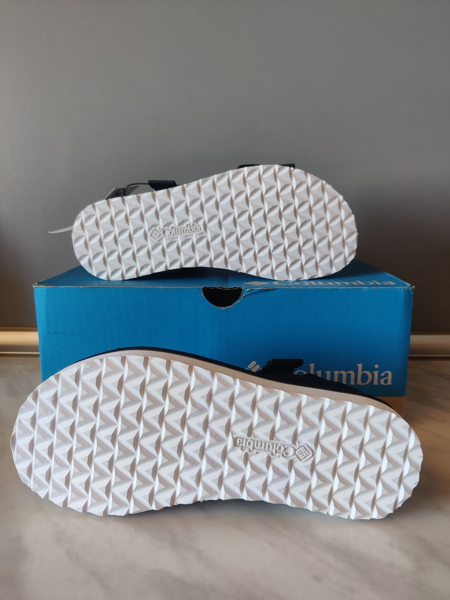 Сандали Columbia и чехли Under Armour