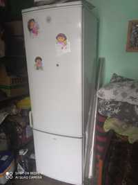 Продам рабочий Холодильник
