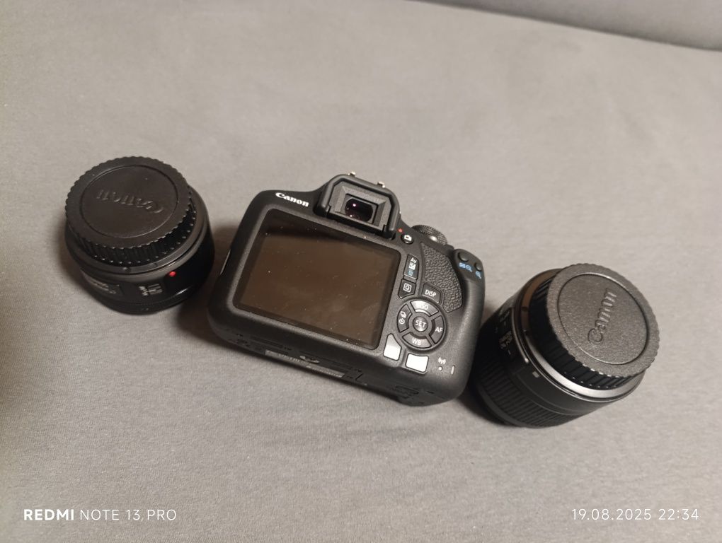 canon eos 2000d  чисто ново
