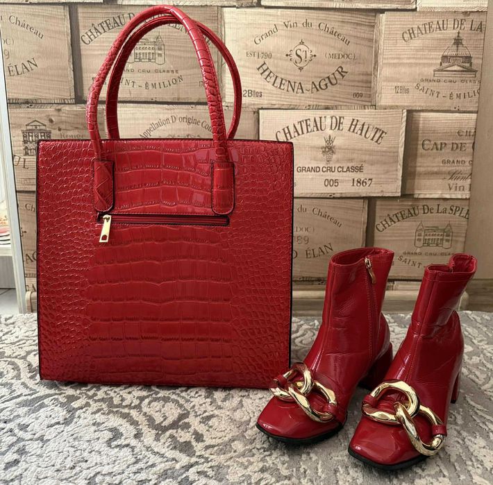 Ботуши, спортни обувки и боти с чанта комплект.