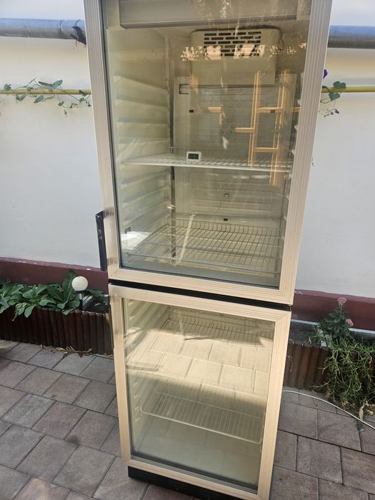 Vitrina frigorifica refrigerare cu 2 uși.