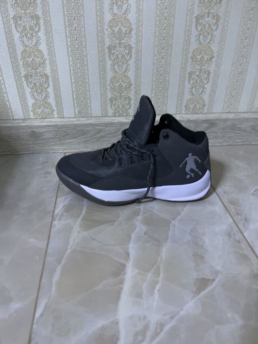 Осенние кроссовки