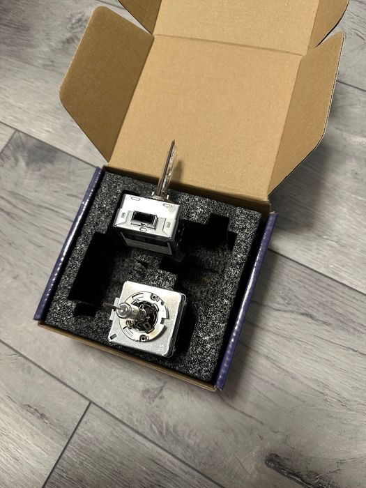 Vând becuri d1s xenon philips