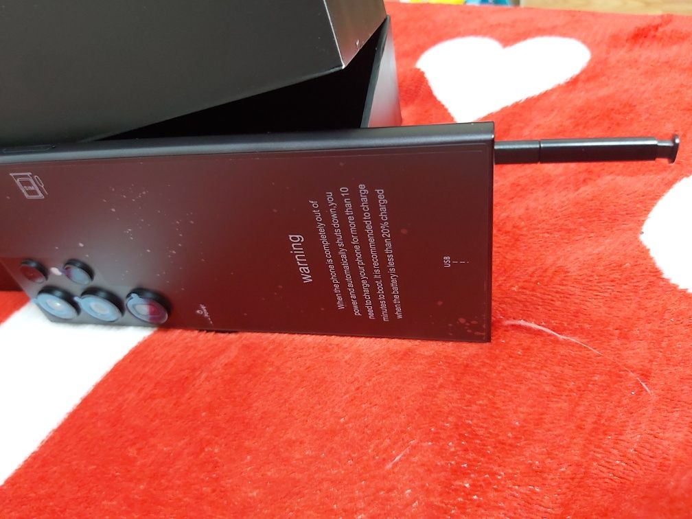 Vând telefon nou la cutie cu toate accesoriile memorie 8GB Rami+256GB