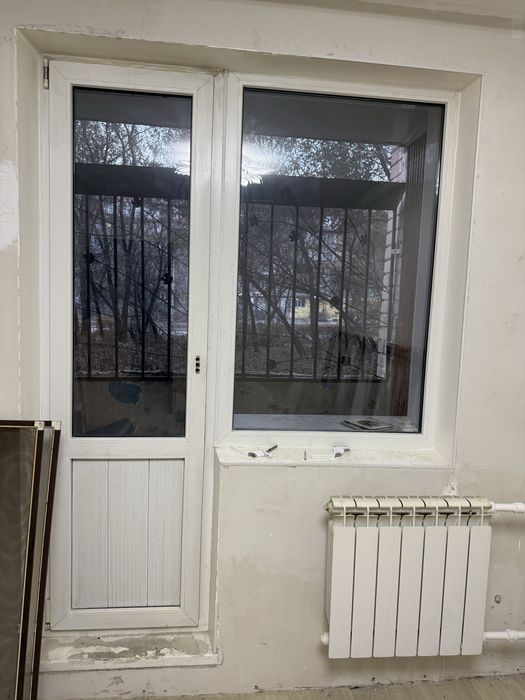 Продам окна - выход на лоджию