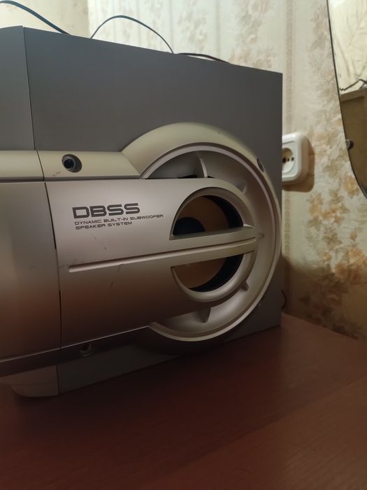 Продаю музыкальный центр SAMSUNG MAX-KJ730 в хорошем состоянии.