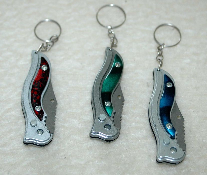 Cutit briceag model mic pentru breloc - doar pe culoare rosie