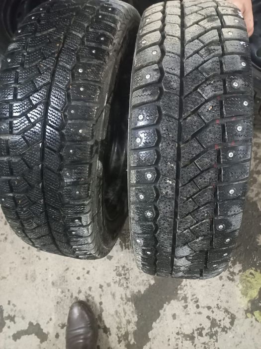 Резина шипованная , фирма  Viatti , размер 195/60/15