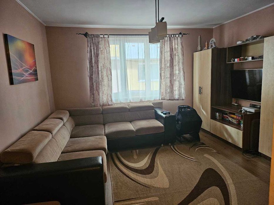 Vând apartament spațios și luminos în zona centrală
