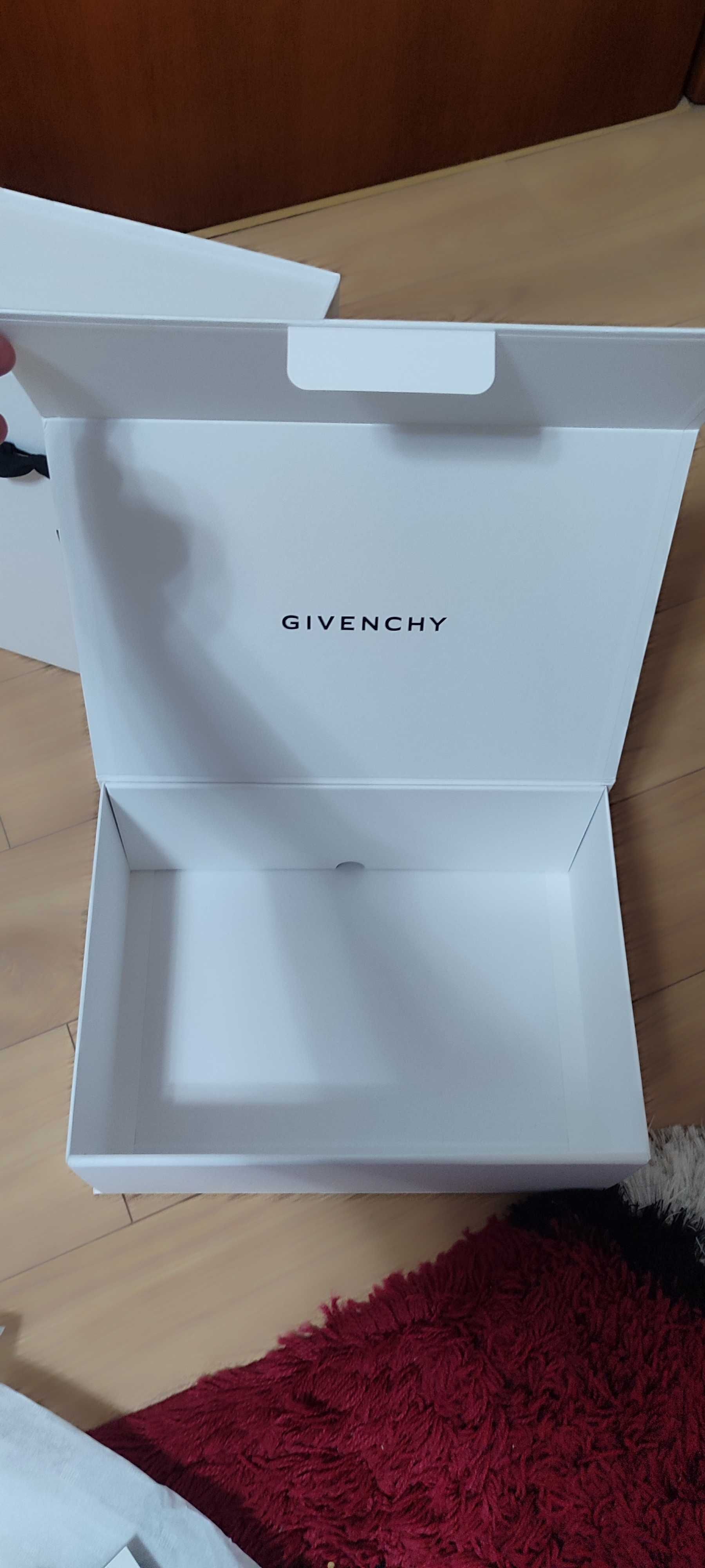 Givenchy бяла кутия  с панделка