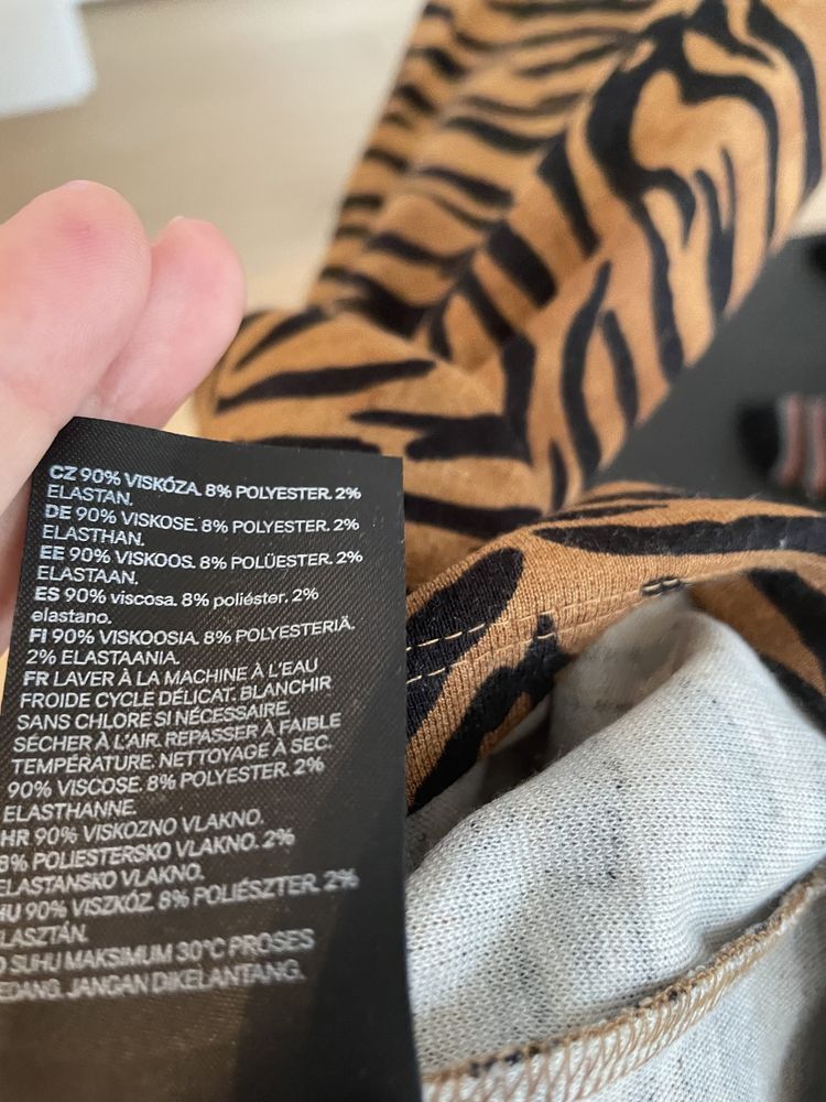 Rochie H&M divided animal print, marime xs / 34