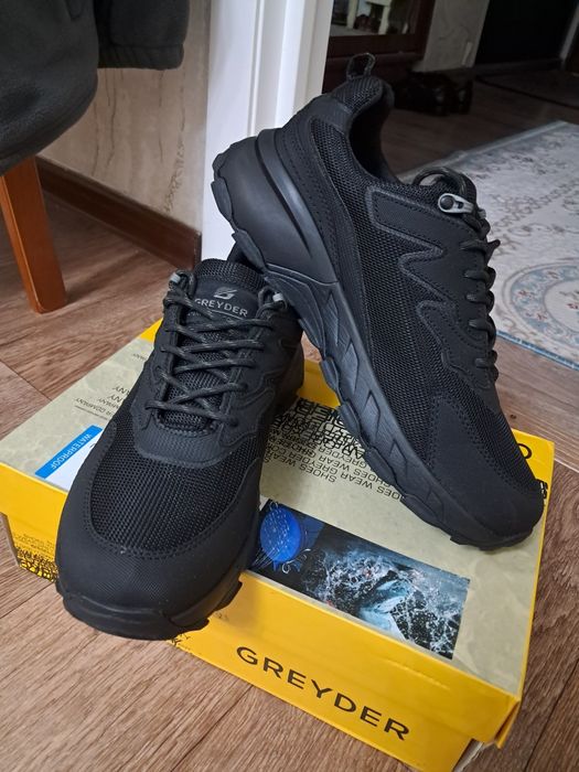 Продам новые зимние кросовки,Грейдер