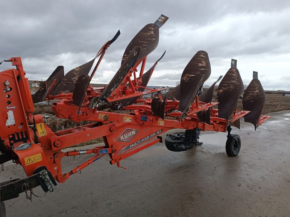 Продам оборотный плуг kuhn multimaster 23г