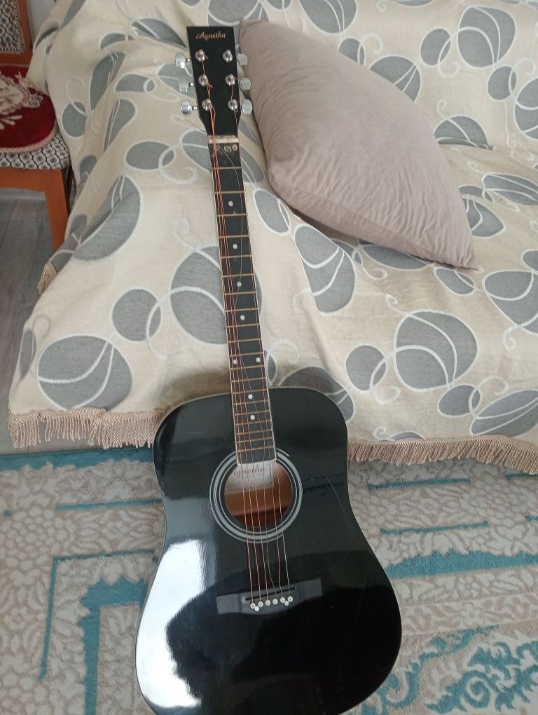 Продам гитару Aqñetha