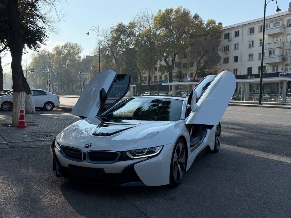 В Продаже BMW i8