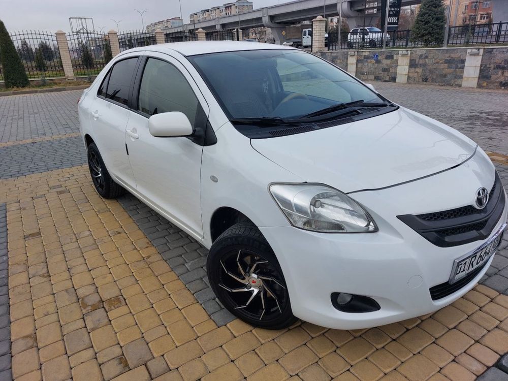 Toyota Yaris sotiladi