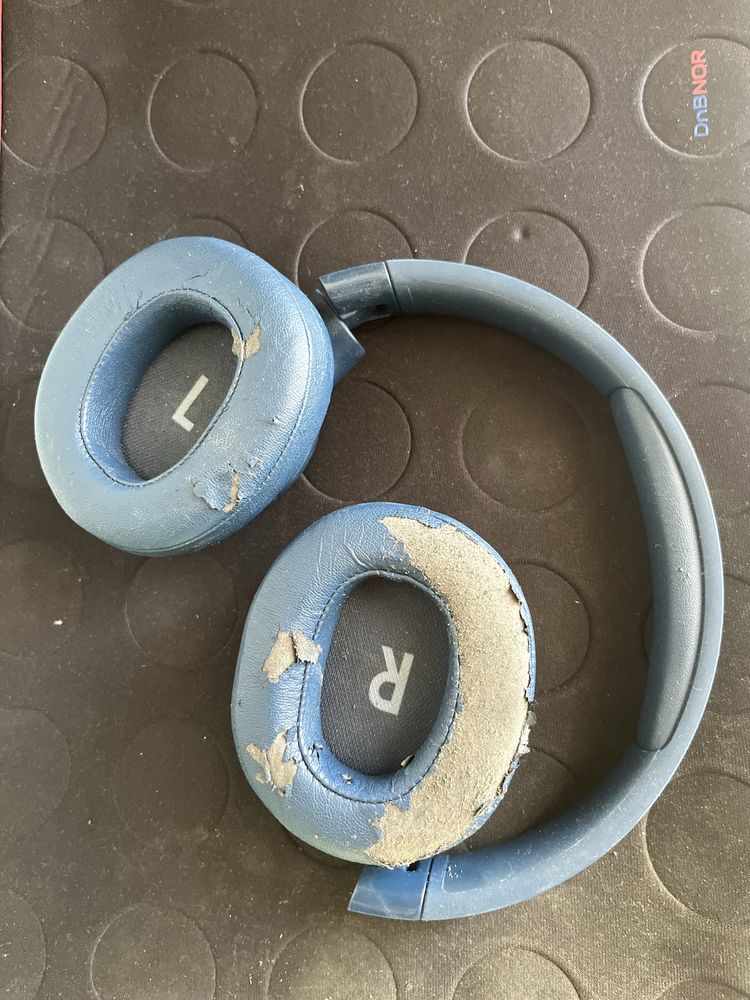 Продавам блутут слушалки JBL