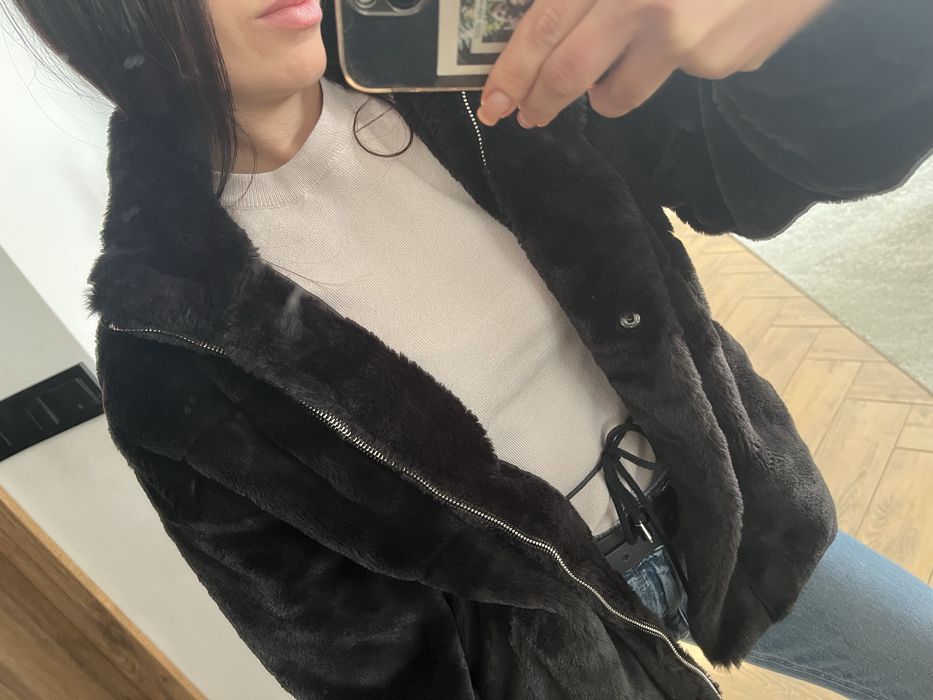 Черно късо палтенце