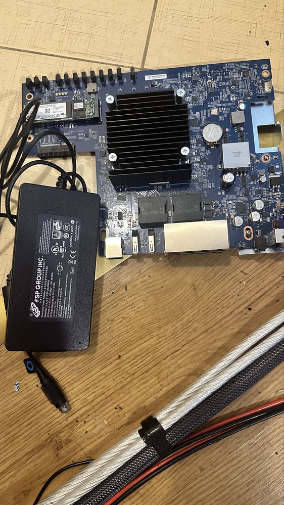 Watchguard T80 cu alimentator si SSD inclus