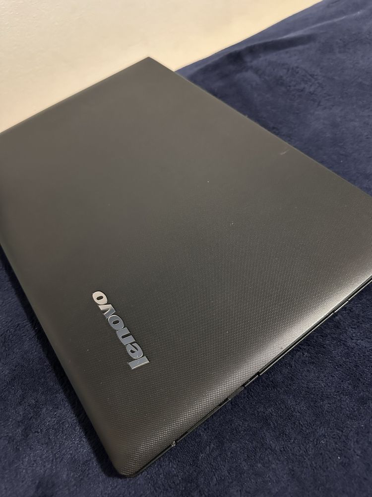 Vând laptop Lenovo