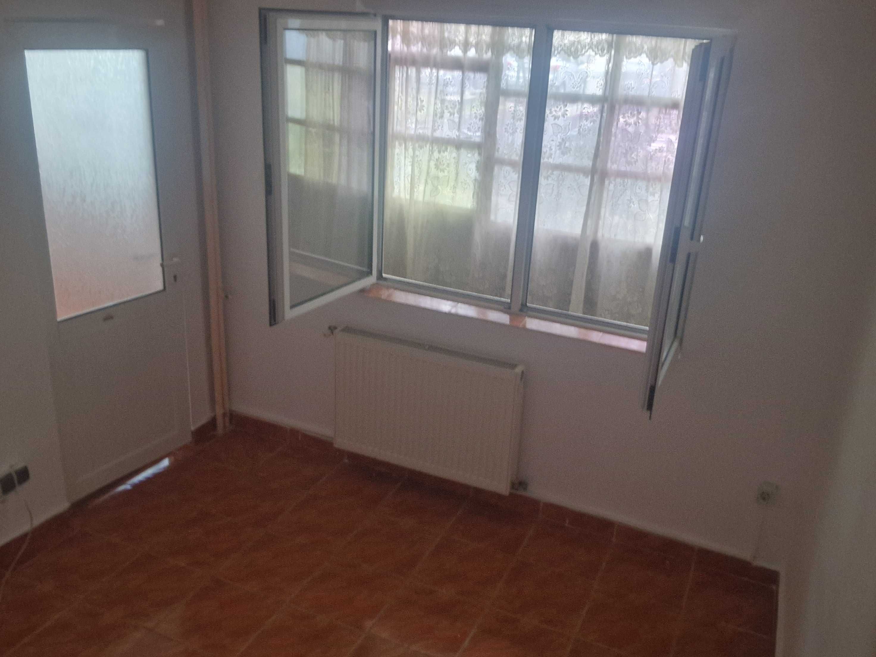 Vand apartament 2 camere zona 200, parter