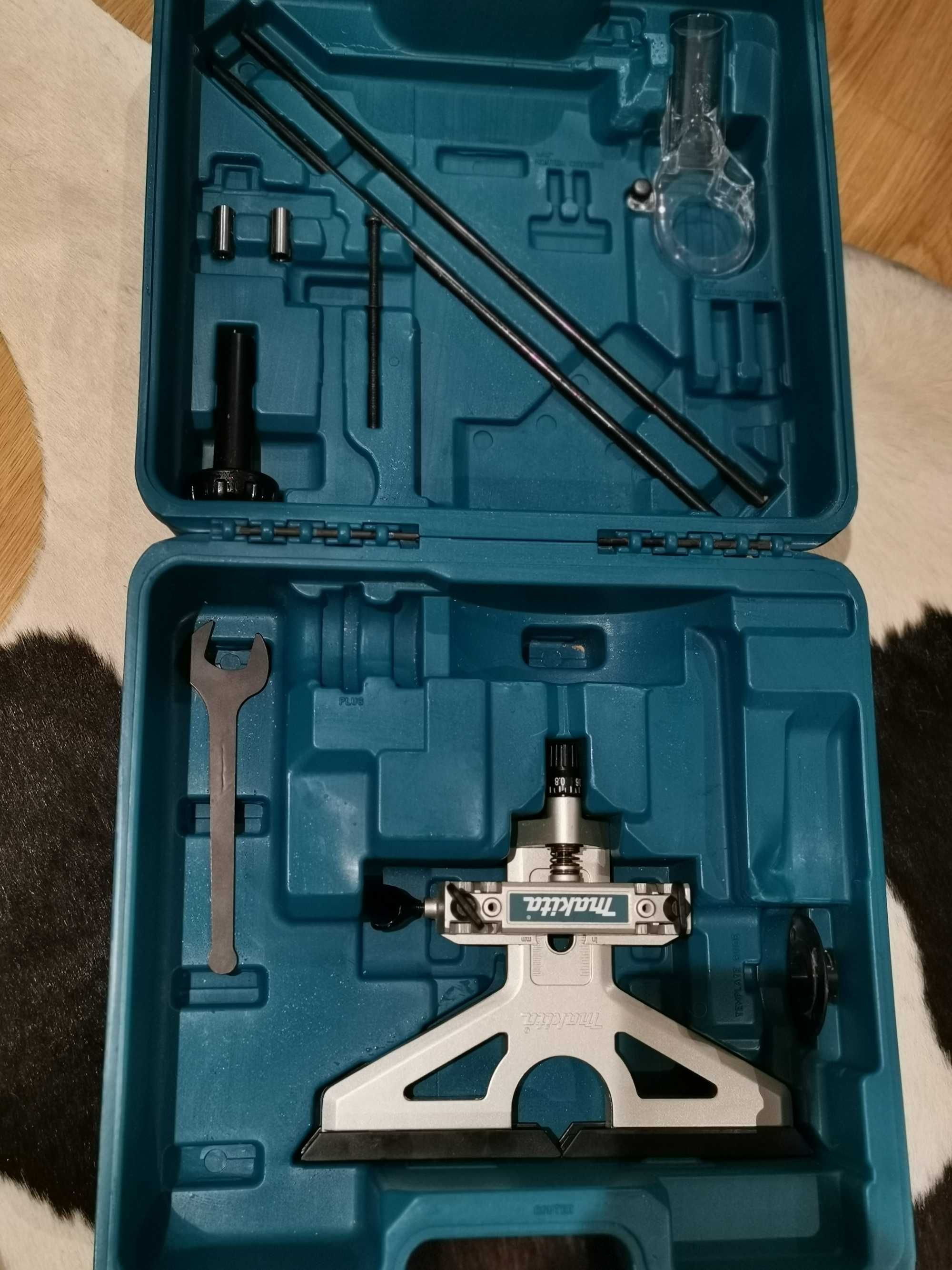 Оберфреза Makita Макита RP2301FC комплект с куфар с 7 ножа фрезера
