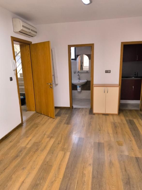 Дава се под наем Офис в Пловдив, Център - 60 кв.м за 325 € - Снимка #2