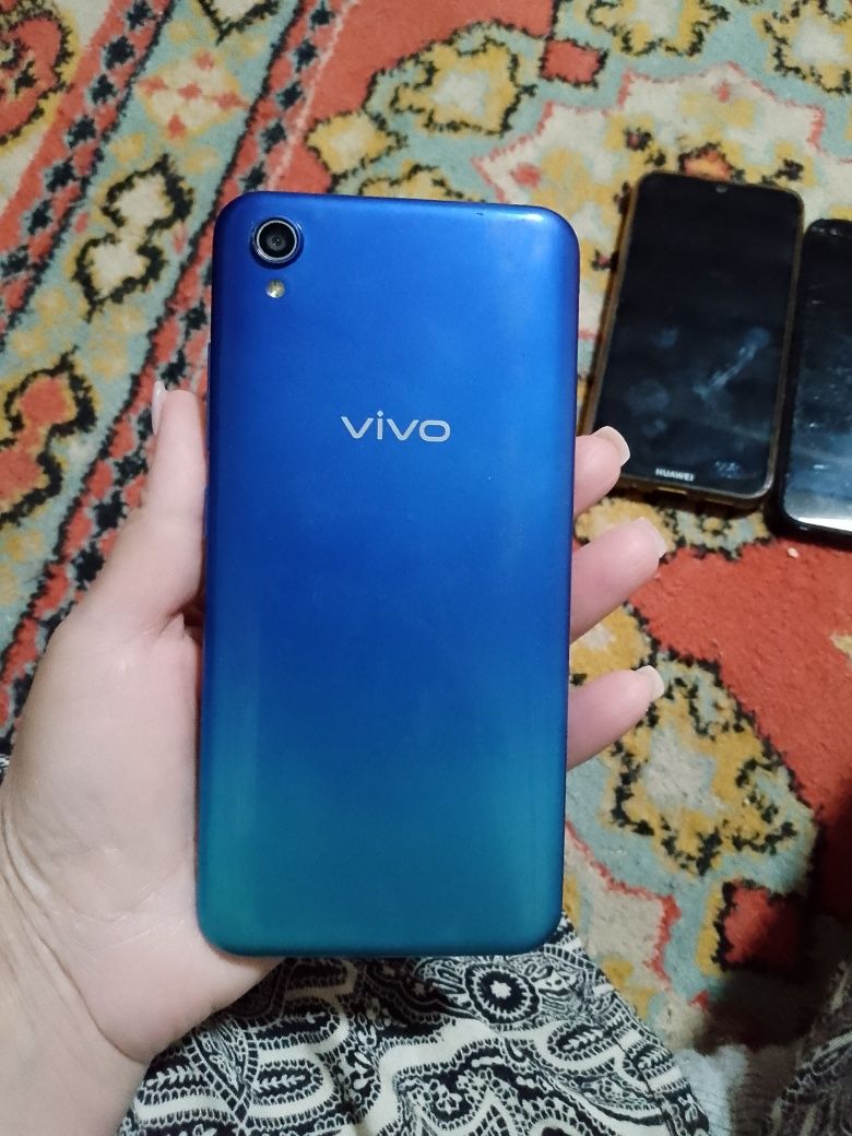 Продам телефоны,1 рабочий vivo только экран треснут ,2 глючит,3 не раб
