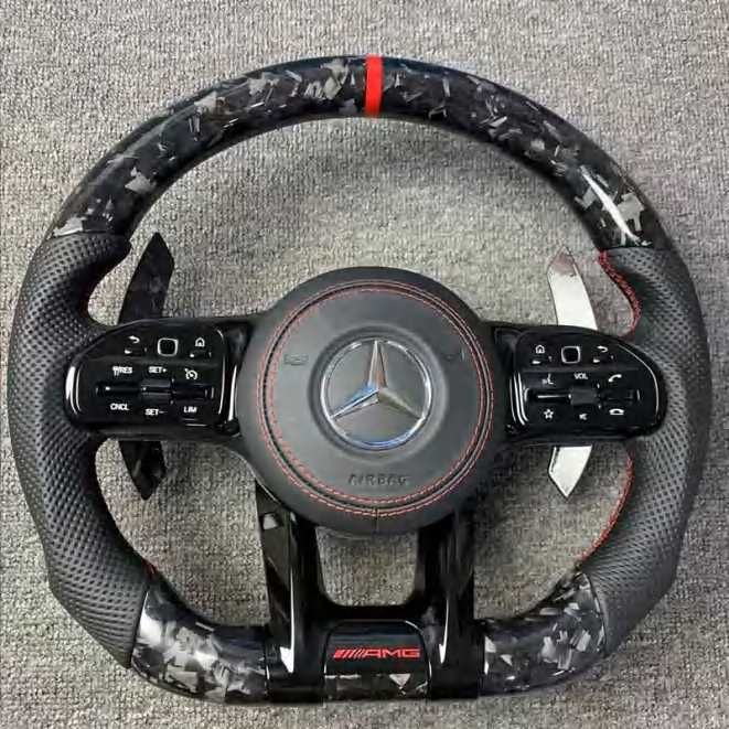 Mercedes AMG спортен волан – Carbon & Перфорирана кожа (2019–2023)