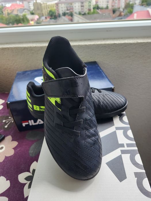 Vând adidasi Kipsa mărimea 31