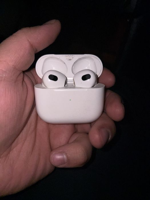 Продам Airpods 3